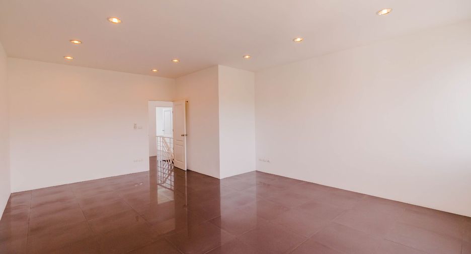 For sale 3 bedrooms retail Space in Mueang Phuket, Phuket