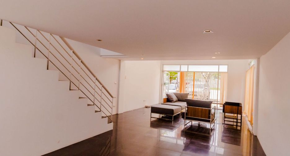 For sale 3 bedrooms retail Space in Mueang Phuket, Phuket