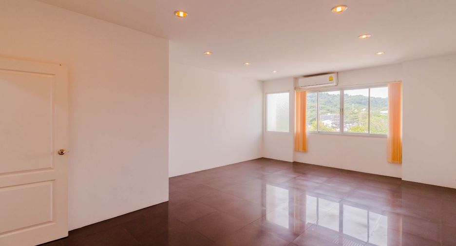 For sale 3 bedrooms retail Space in Mueang Phuket, Phuket