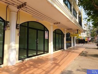 For sale 2 bed retail Space in Klaeng, Rayong