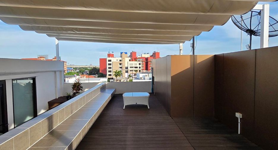 For sale 2 ベッドルーム condo in Yan Nawa, Bangkok