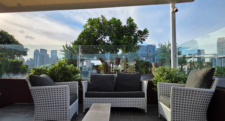 For sale 2 ベッドルーム condo in Yan Nawa, Bangkok