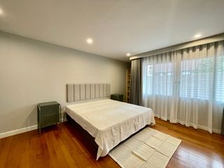 Casa adosada en alquiler de 3 habitaciones en Khlong Toei, Bangkok