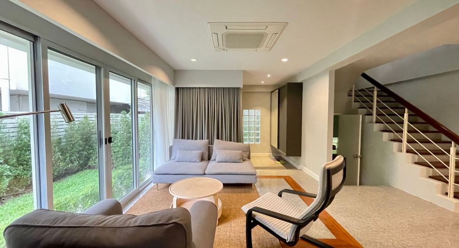 For rent 3 bedrooms townhouse in Khlong Toei, Bangkok