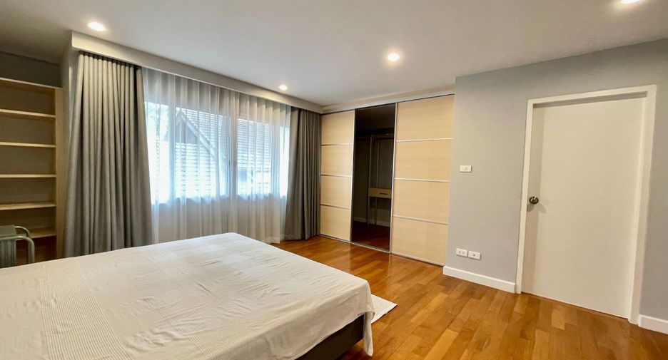 For rent 3 bedrooms townhouse in Khlong Toei, Bangkok