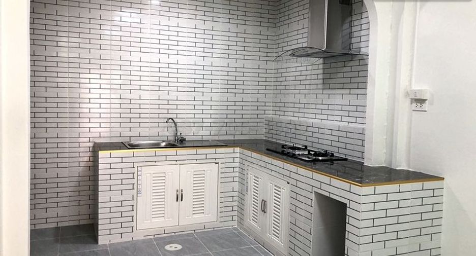 For sale 3 bedrooms townhouse in Khlong Sam Wa, Bangkok