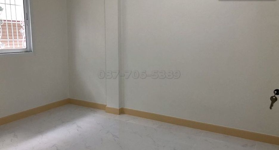 For sale 3 bedrooms townhouse in Khlong Sam Wa, Bangkok