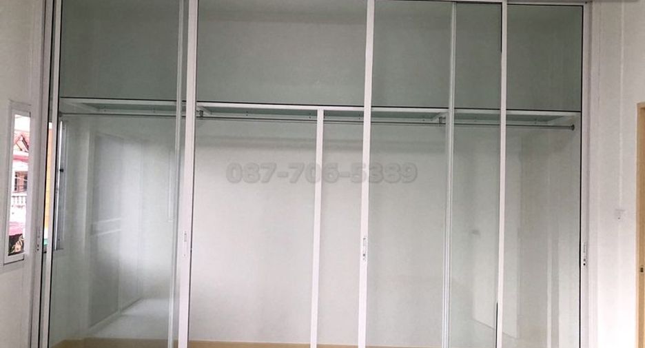 For sale 3 bedrooms townhouse in Khlong Sam Wa, Bangkok