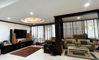 For sale 6 bed house in Bang Kapi, Bangkok