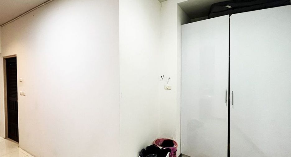 For sale 6 bedrooms house in Bang Kapi, Bangkok