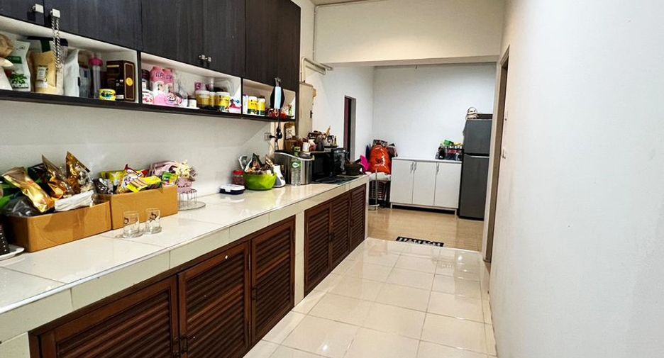 For sale 6 bedrooms house in Bang Kapi, Bangkok