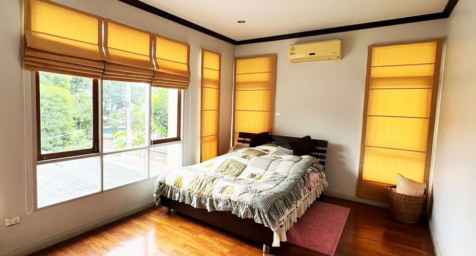 For sale 6 bedrooms house in Bang Kapi, Bangkok