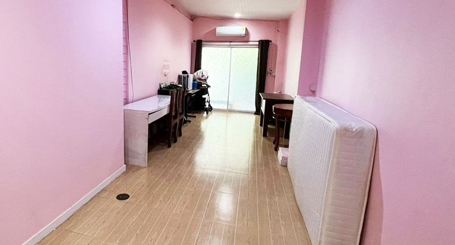 For sale 6 bedrooms house in Bang Kapi, Bangkok
