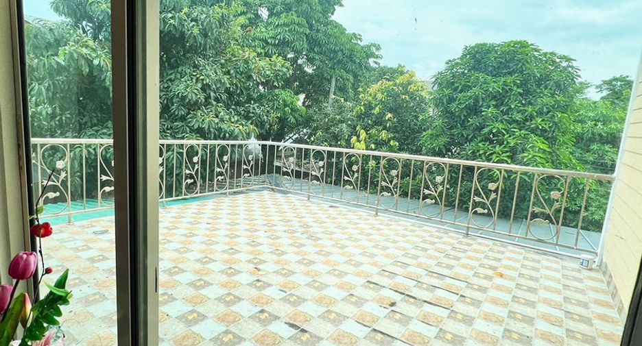 For sale 6 bedrooms house in Bang Kapi, Bangkok