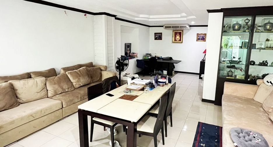 For sale 6 bedrooms house in Bang Kapi, Bangkok