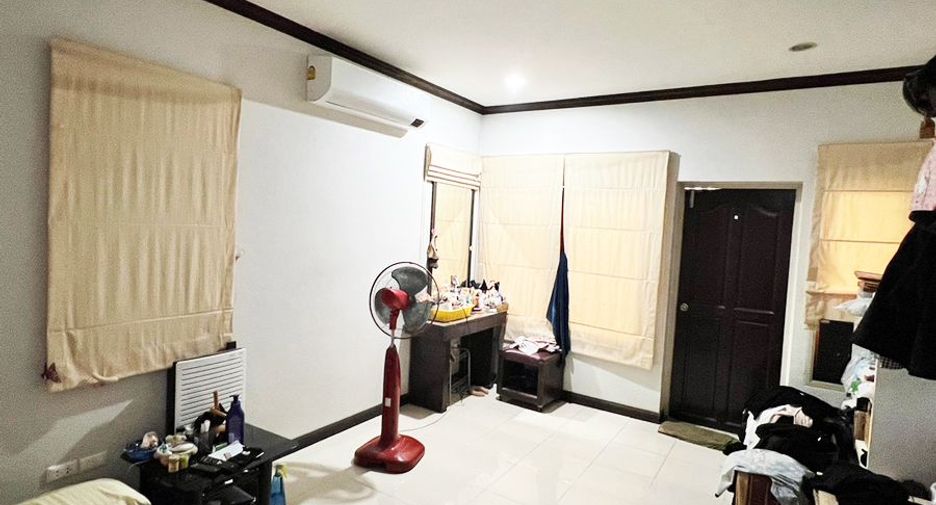 For sale 6 bedrooms house in Bang Kapi, Bangkok