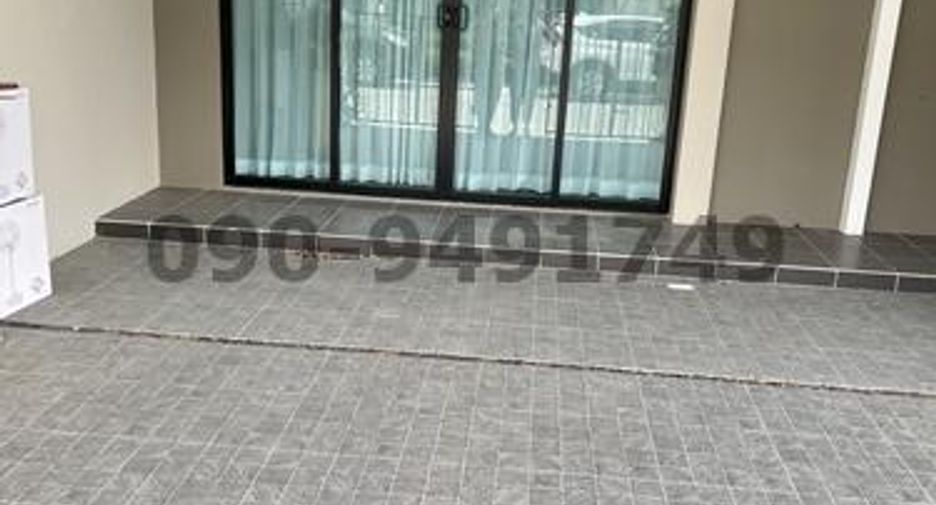 For rent 4 bedrooms house in Bang Kapi, Bangkok