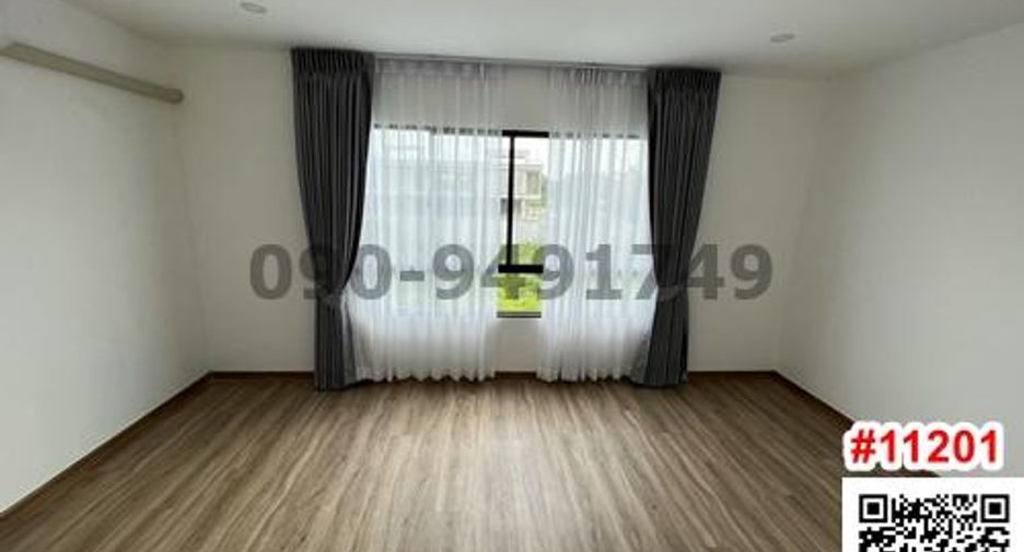 For rent 4 bedrooms house in Bang Kapi, Bangkok
