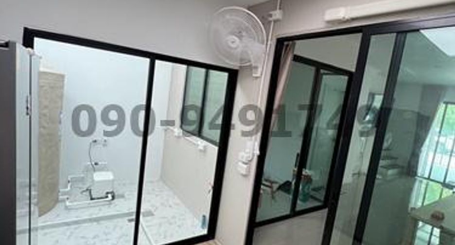 For rent 4 bedrooms house in Bang Kapi, Bangkok