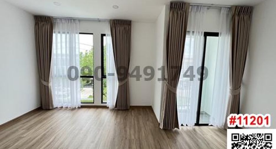 For rent 4 bedrooms house in Bang Kapi, Bangkok