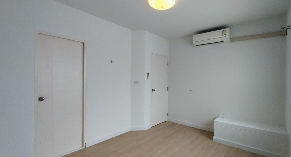 For sale 2 bedrooms townhouse in Bang Phli, Samut Prakan