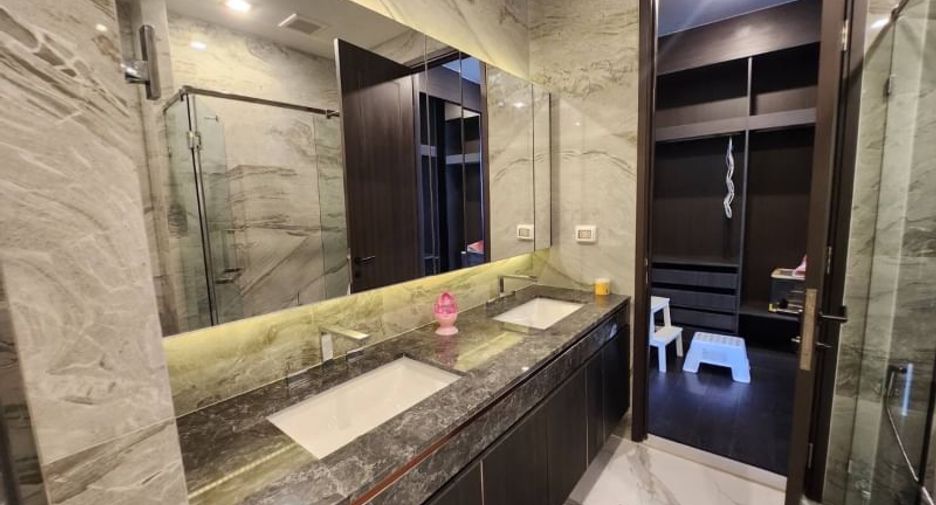 À louer 3 chambres condo à Khlong Toei, Bangkok
