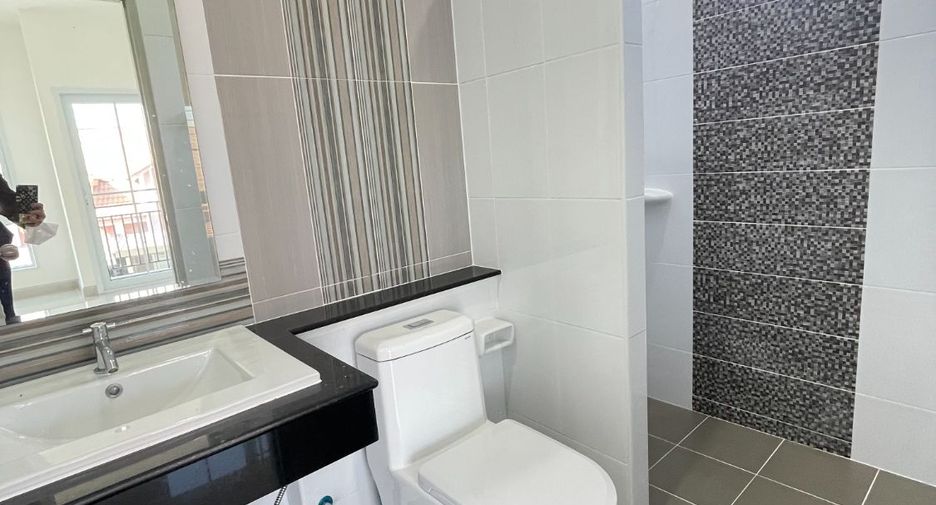 Продажа 3 спальни таунхаус в Банг Ламунг, Чонбури
