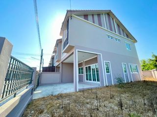 For sale 3 bed townhouse in Bang Lamung, Chonburi