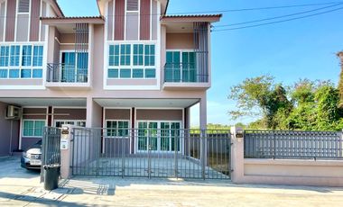Reihenhaus zum Kauf mit 3 Zimmer in Bang Lamung, Chonburi
