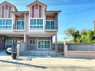 For sale 3 bed townhouse in Bang Lamung, Chonburi