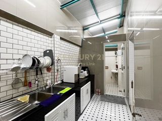 For sale 5 bed retail Space in Khlong Toei, Bangkok