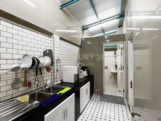 For sale 5 bedrooms retail Space in Khlong Toei, Bangkok