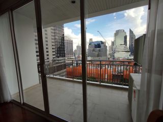 Condo en alquiler de 3 habitaciones en Khlong Toei, Bangkok