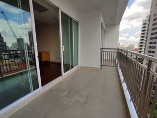 Condo en alquiler de 3 habitaciones en Khlong Toei, Bangkok