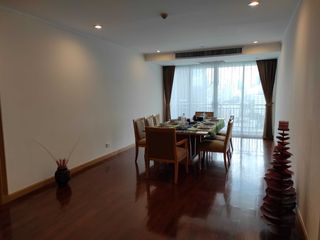Condo en alquiler de 3 habitaciones en Khlong Toei, Bangkok