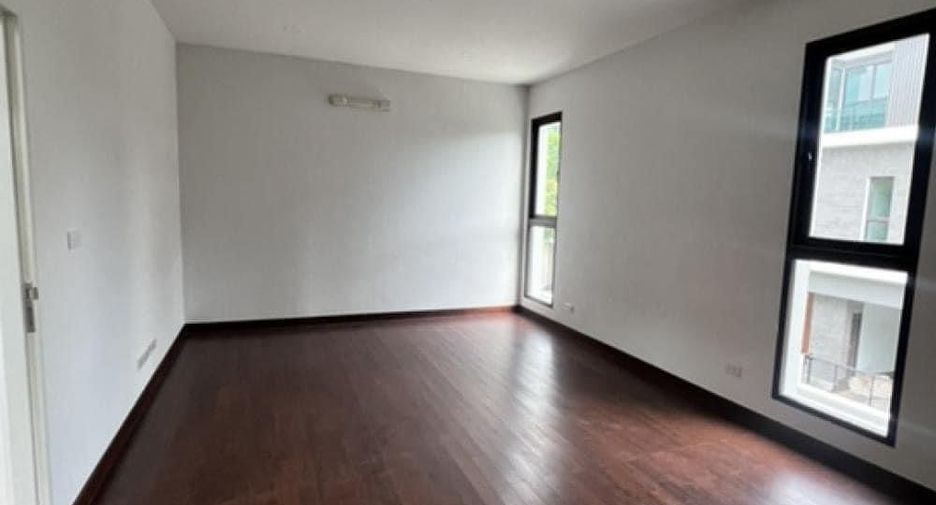 For rent 4 bedrooms house in Wang Thonglang, Bangkok