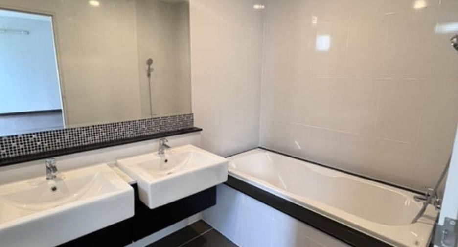 For rent 4 bedrooms house in Wang Thonglang, Bangkok