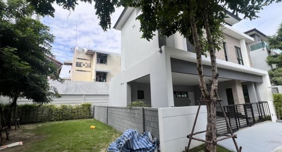 For rent 4 bedrooms house in Wang Thonglang, Bangkok