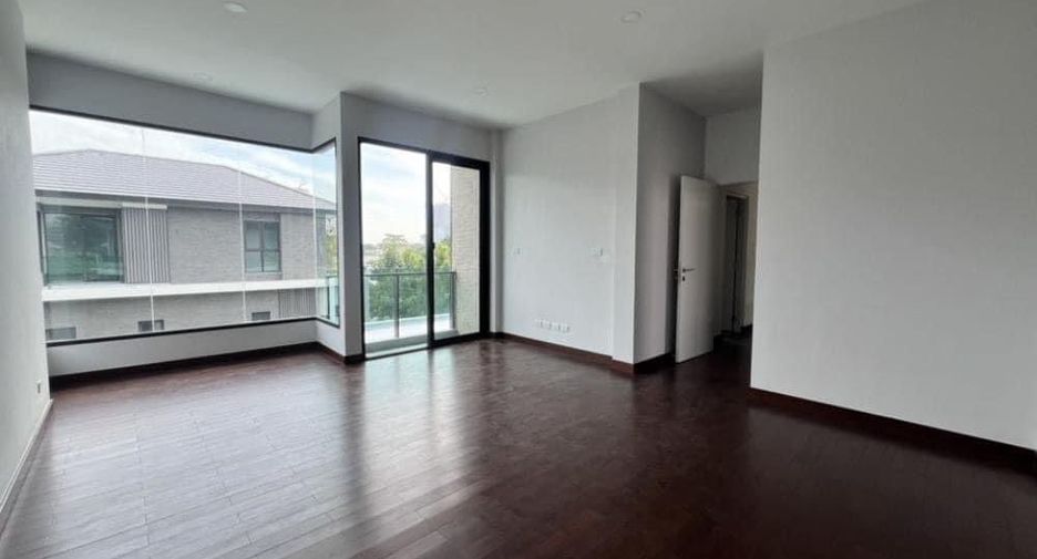 For rent 4 bedrooms house in Wang Thonglang, Bangkok