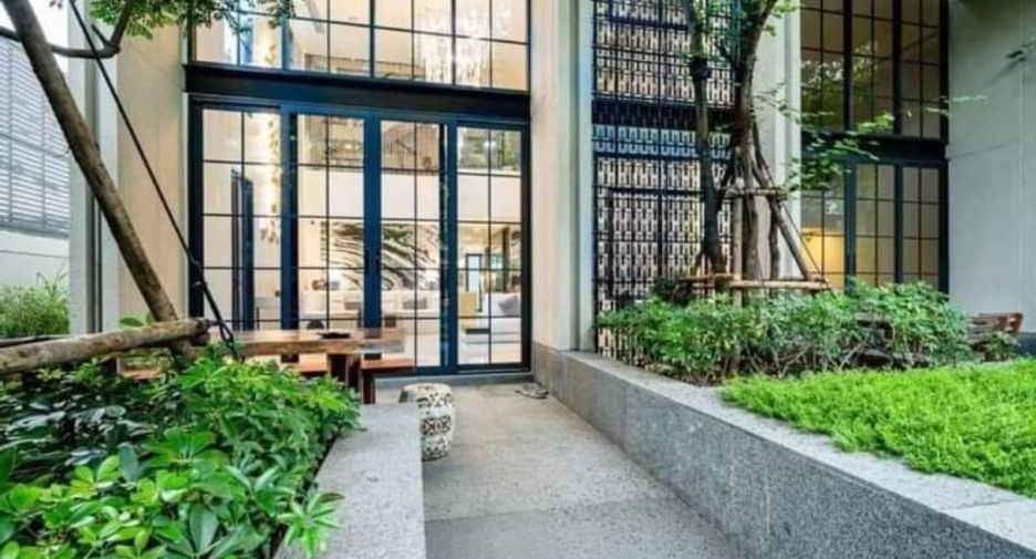 Casa en alquiler y en venta de 4 habitaciones en Watthana, Bangkok
