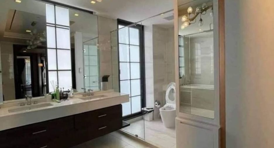 Casa en alquiler y en venta de 4 habitaciones en Watthana, Bangkok