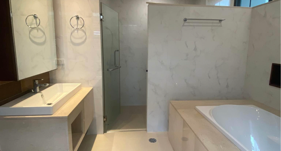For rent 3 bedrooms house in Watthana, Bangkok