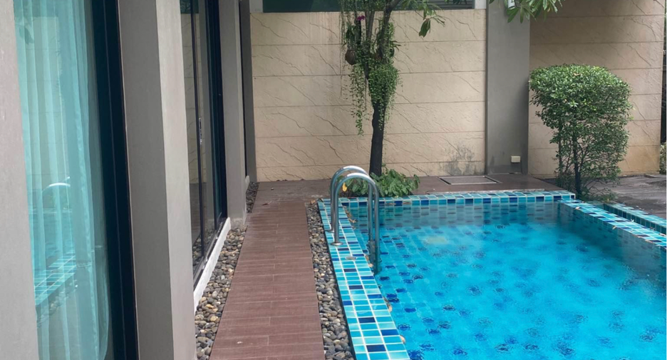 For rent 3 bedrooms house in Watthana, Bangkok