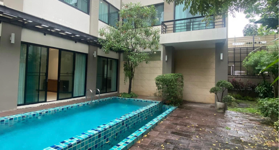 For rent 3 bedrooms house in Watthana, Bangkok
