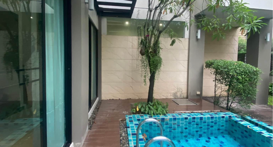For rent 3 bedrooms house in Watthana, Bangkok