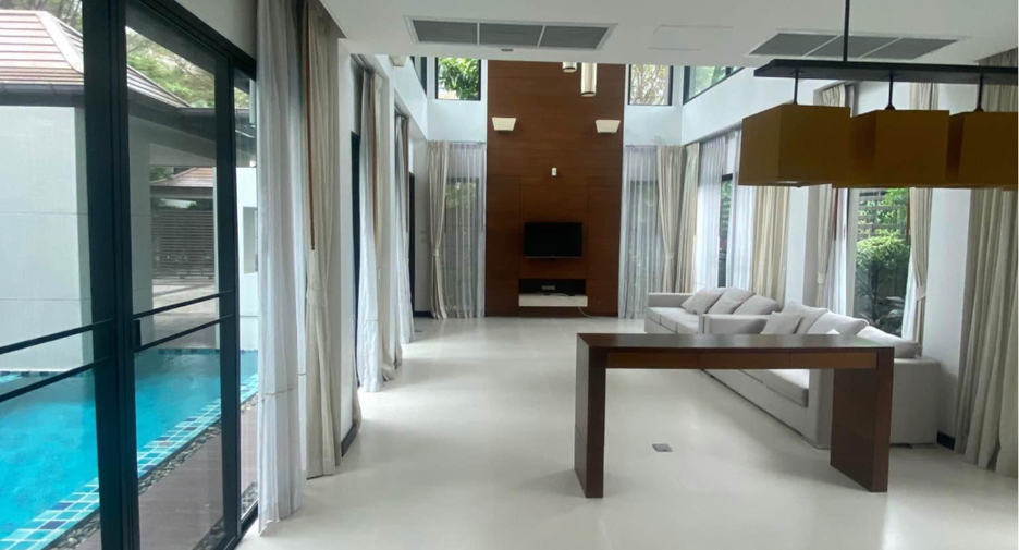 For rent 3 bedrooms house in Watthana, Bangkok