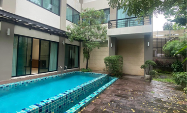 For rent 3 bedrooms house in Watthana, Bangkok