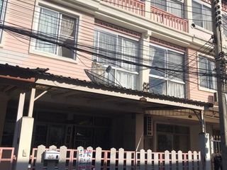 For sale 3 bed townhouse in Din Daeng, Bangkok