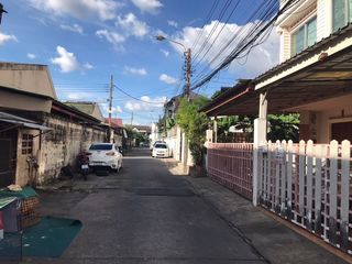 For sale 3 bed townhouse in Din Daeng, Bangkok