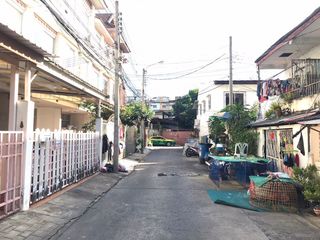 For sale 3 bed townhouse in Din Daeng, Bangkok